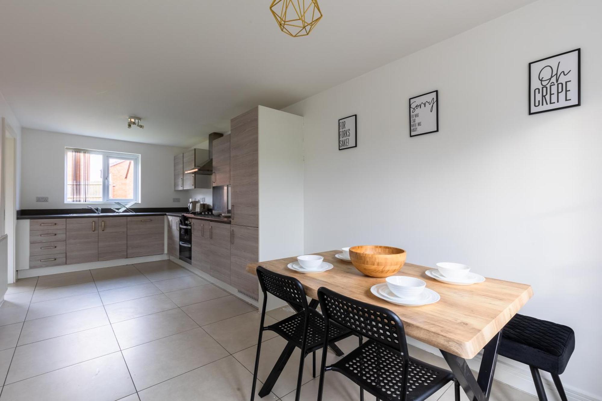 Spacious 4-Bedroom Home Near City Centre With Parking Nottingham Exterior foto