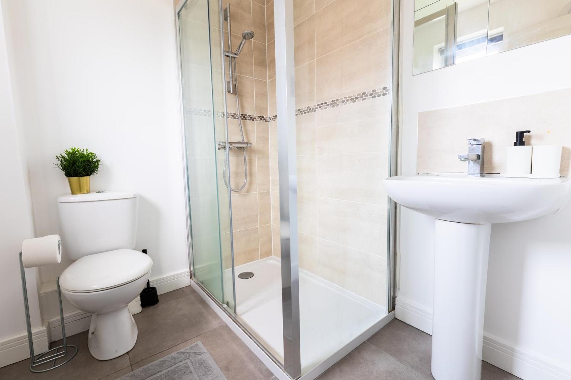 Spacious 4-Bedroom Home Near City Centre With Parking Nottingham Exterior foto